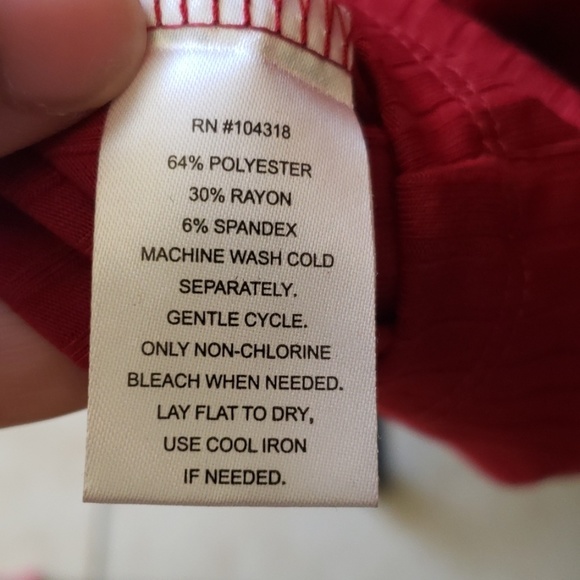 Beautiful Dereck Heart red dress hugs curve - Picture 6 of 6